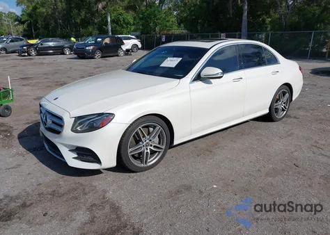 2020 Mercedes-Benz E 350 z USA, uszkodzony, nr VIN WDDZF8DB4LA742910